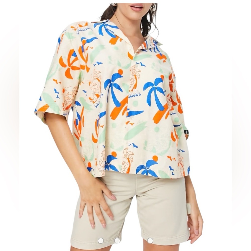 COLLUSION dad shorts with cargo pocket detailing in Stone Size Medium